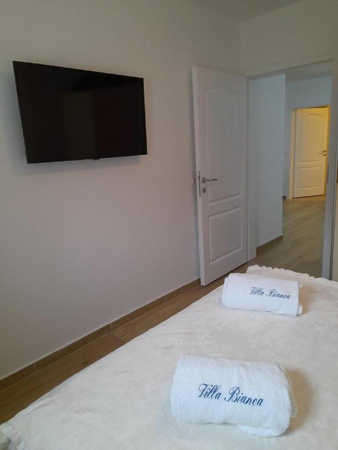 Villa Bianca - Apartment With Private Pool 普利拉卡 外观 照片